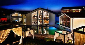 Nächtliche Stimmung im Baby- und Kinder-Bio-Resort Ulrichshof im Bayerischen Wald